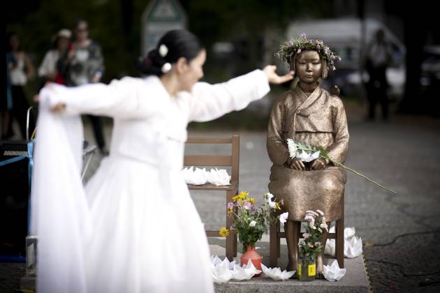 Berlin, Statue of Our Lady of Consolation in Berlin-Moabit has to move - Archive pictures