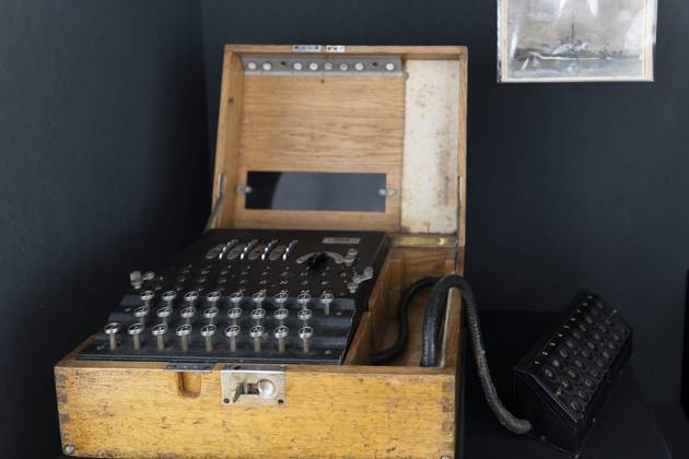 Enigma M4 encryption machine auctioned at Christies for 482,600 euros - Archive images