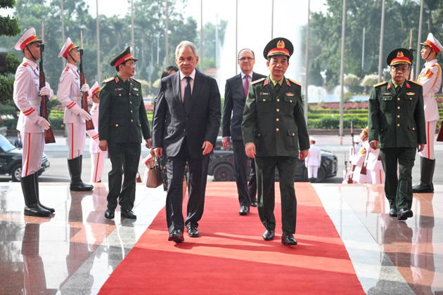 Vietnam, Phan Van Giang receives Sergei Shoigu in Hanoi