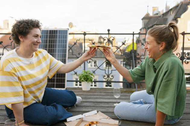 IMAGO Creative, Summer in the city, balcony party