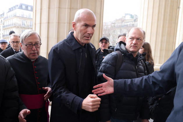 Zinedine Zidane besucht Trauerfeier in Paris