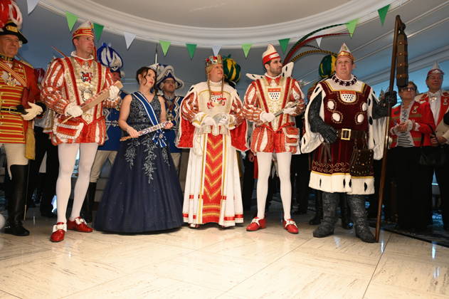 NRW, Carnival, Düsseldorf prince and princess meet Cologne triumvirate