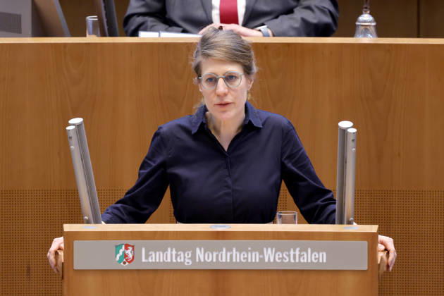 NRW, Fluchtministerin Verena Schäffer hat Plan zur Beschleunigung von Abschiebungen ausreisepflichtiger Menschen angekündigt - Archivbilder