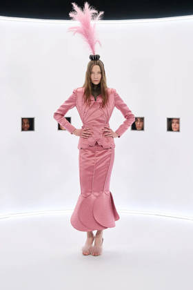 Paris Fashion Week, Valentino fashion show