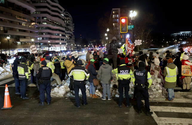 Melania premiere in Washington DC accompanied by protests