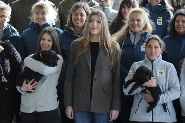 Infantin Sofia von Spanien besucht Zentrale von Once del Perro Guia