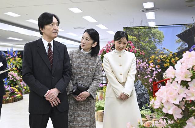 Mitglieder des japanischen Kaiserhauses besuchen Blumenausstellung inToktio