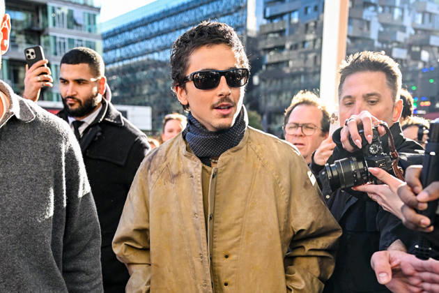 Timothee Chalamet besucht Marty Supreme Pop-up-Store in Paris
