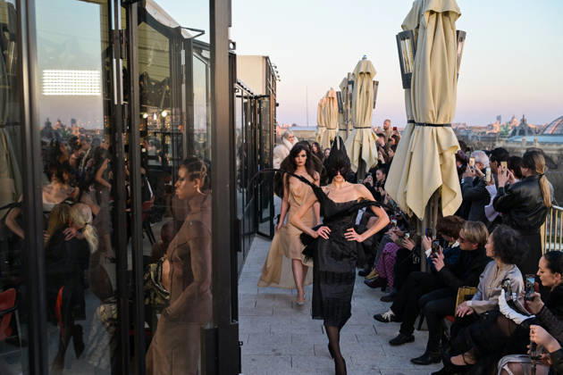 Paris Fashion Week, Pressiat fashion show