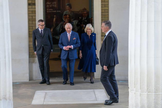 Royals, König Charles und Königin Camilla besuchen Kings Gallery in London