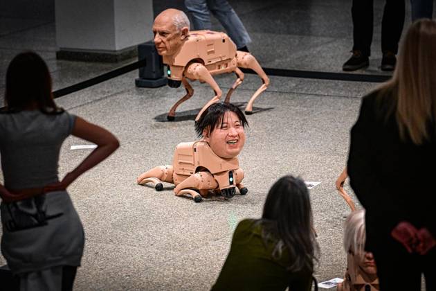 Arts, Beeple, Roboterhunde in der Neuen Nationalgalerie