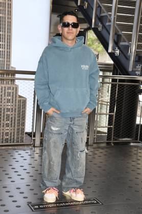 Celebrity, Lenny Tavarez visits Empire State Building in New York