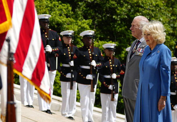 Royals, König Charles III. und Königin Camilla bei Kranzniederlegung in Arlington