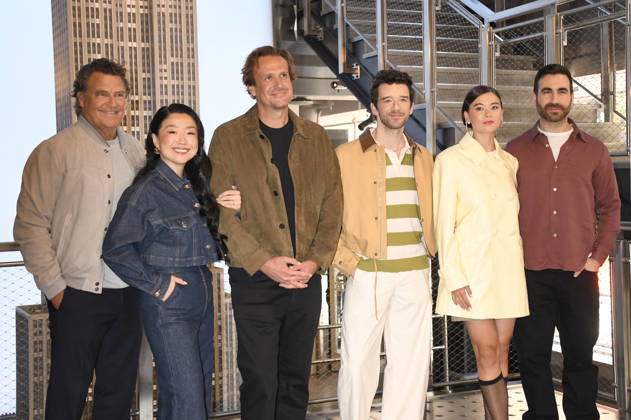 Celebrity, Cast von Shrinking besucht das Empire State Building in New York