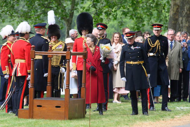 Royals, Königlicher Salut mit 41 Schüssen zum dritten Jahrestag der Krönung von König Charles III. im Hyde Park London