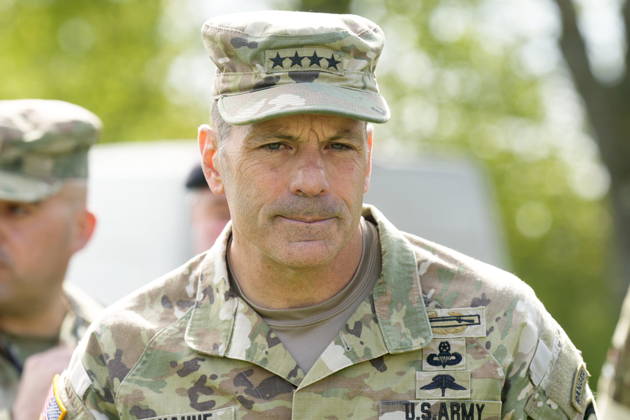US-General Christopher Donahue tritt in Wiesbaden vorzeitig ab, Archivbilder