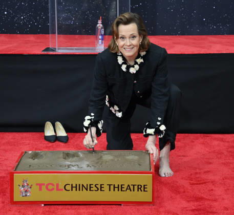 Celebrity, Sigourney Weaver am TCL Chinese Theatre in Los Angeles geehrt