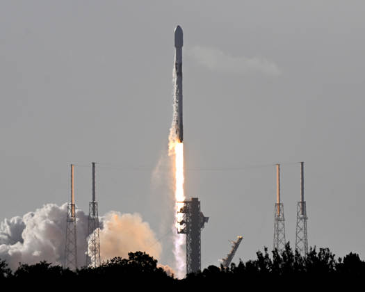 USA, Start einer SpaceX Falcon 9 Rakete von Cape Canaveral in Florida