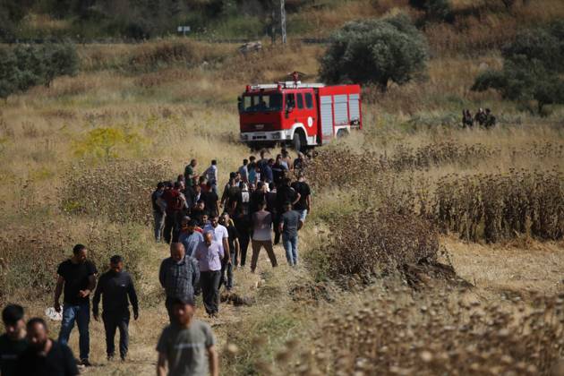 Krieg in Nahost, Israelische Siedler stecken Weizenfelder in Nablus in Brand