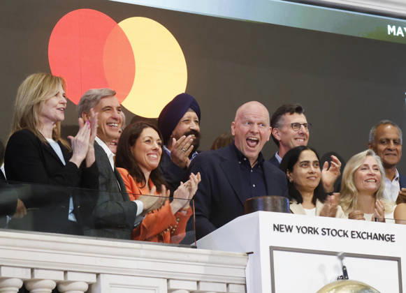 USA, Mastercard CEO Michael Miebach rings the opening bell at the New York Stock Exchange