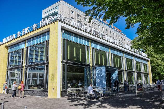 Berlin, Wiedereröffnung der Mokka Milch-Eisbar an der Karl-Marx-Allee