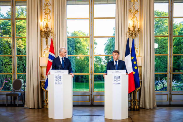 Paris, Emmanuel Macron trifft Jonas Gahr Store