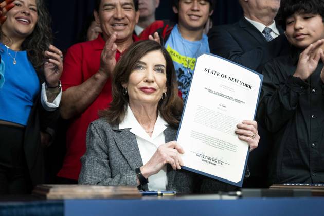 USA, Kathy Hochul bei Pressekonferenz zu ICE-Übergriffen und neuen Gesetzen in New York