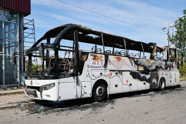 Ukraine-Krieg, Drohnenangriff trifft Reisebus nahe Donezk