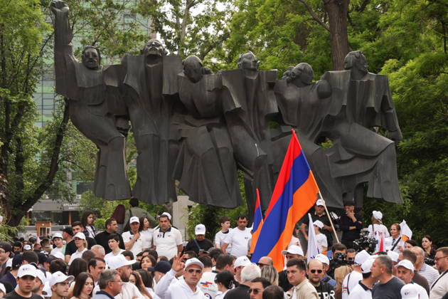 Armenien, Anhänger von Starkes Armenien versammeln sich in Jerewan