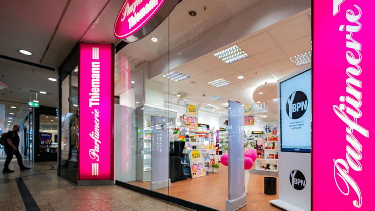 Saxony, branches of the Thiemann perfumery chain in Bautzen
