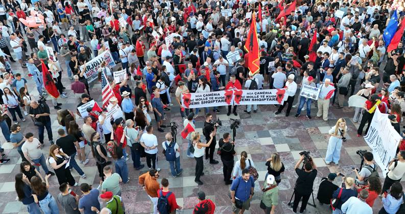 Albanien, Proteste in Tirana gegen Bau eines Luxusressorts