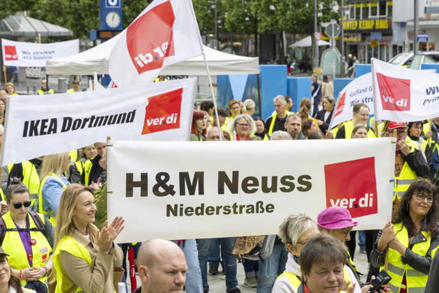 NRW, Ver.di Warnstreik im Einzelhandel in Bochum