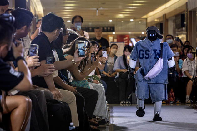 Taiwan, Humanoid robots during a fashion show in Kaohsiung