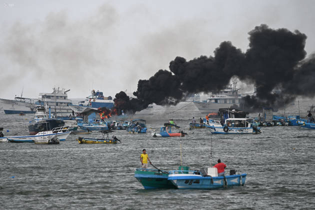 Ecuador, ships on fire in the harbour of Manta