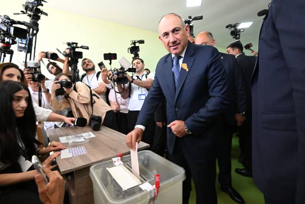 Parliamentary election in Armenia, Nikol Pashinyan casts his vote in Yerevan