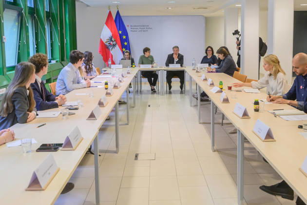 Austria, Andreas Babler at a meeting with young people and representatives of youth organisations on the planned social media ban in Vienna