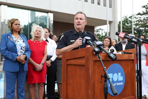 USA, Pressekonferenz nach Schüssen auf Sommerfestival in Toledo, Ohio