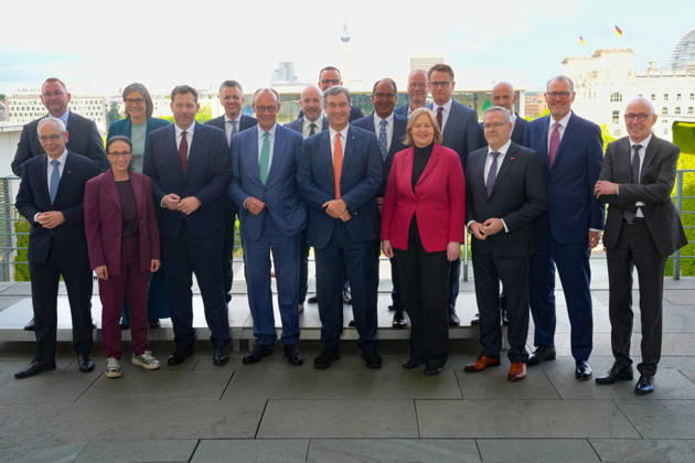 Berlin, Spitzentreffen mit Gewerkschaften und Arbeitgebern im Kanzleramt