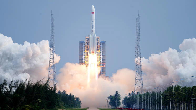 China, Start einer Langer-Marsch-5-Trägerrakete in Wenchang