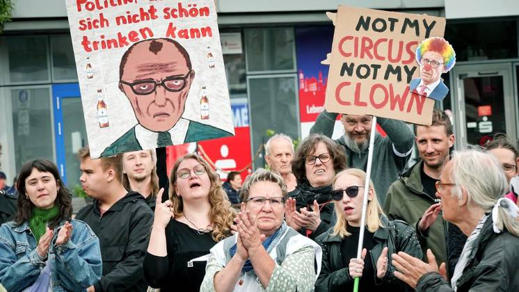 North Rhine-Westphalia: Social protest by The Left party in Gelsenkirchen
