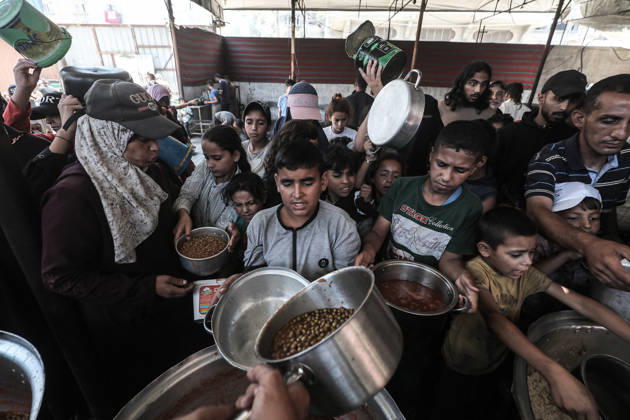 Nahostkonflikt, Gaza, Essensausgabe in Deir al-Balah