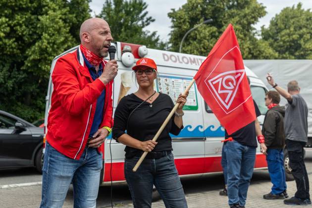 NRW, Warnstreik der IG Metall in Witten