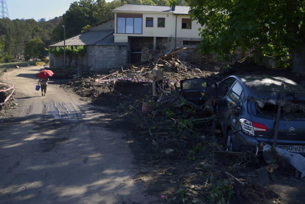 Spain, Flooding following severe weather in Viana do Bolo