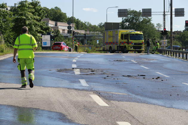 Schweden, Straße in Stockholm wegen Überschwemmung gesperrt