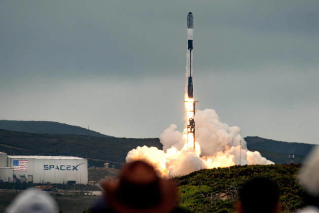 USA: Launch of a SpaceX Falcon 9 rocket from Vandenberg Space Force Base