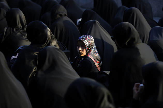 Iran, Schiitische Gläubige gedenken im Monat Muharram im Imamzadeh-Ali-Akbar-Schrein in Teheran