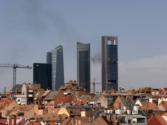 Madrid, fire at the Torre Moeve Tower