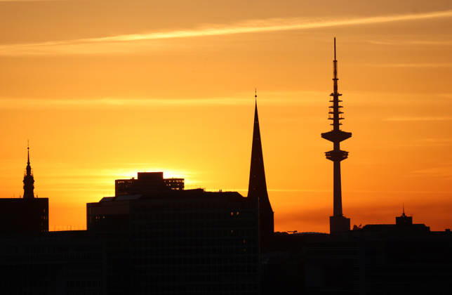 Hamburg, Fernsehturm bei Sonnenuntergang