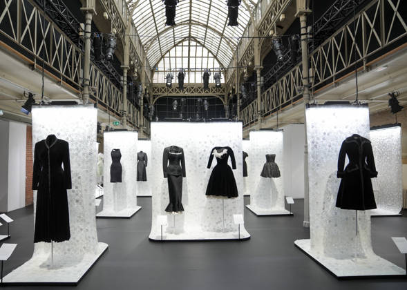 Fashion, Azzedine Alaia and Christian Dior: Two Masters of Haute Couture Ausstellung in Paris