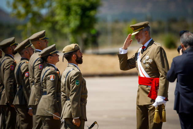 Royals, König Felipe von Spanien verabschiedet 51. Jahrgang des Unteroffizierscorps in Talarn